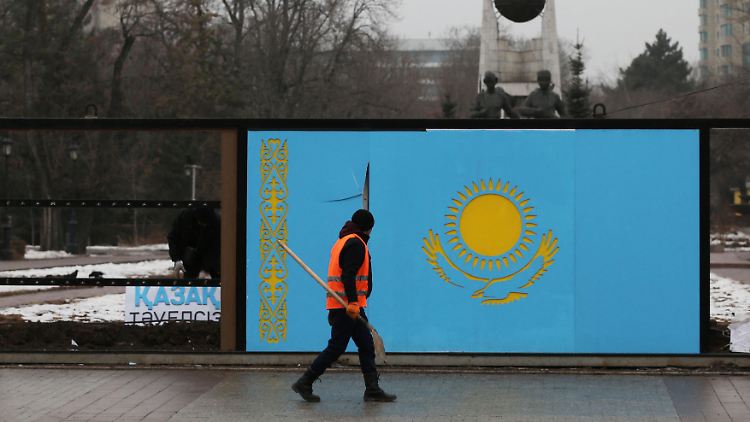 In der Millionenstadt Almaty werden die Überbleibsel der Unruhen nach und nach beseitigt.