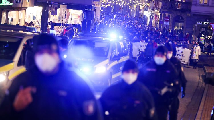 Nicht überall verliefen die Proteste am Montagabend friedlich.