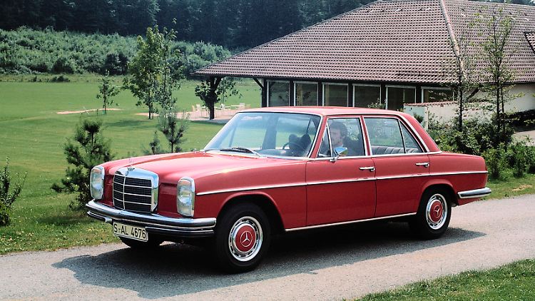 Welch potenter und mächtiger Motor unter der Haube des 280 pumpte, war für Außenstehende kaum abzusehen. Versteckte sich der Sechszylinder doch unter einem schlichten Strich-Acht-Kleid.