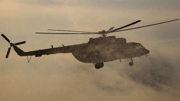 Neben Helikoptern sollen bereits 100.000 Soldaten nahe der Krim stationiert sein.