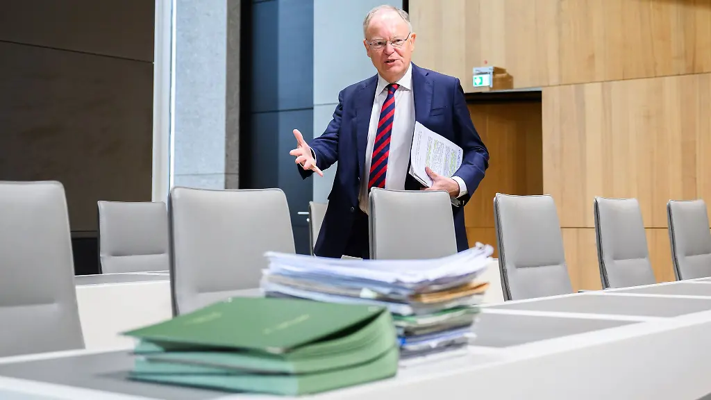 Die-rot-gruene-Regierung-von-Ministerpraesident-Stephan-Weil-steht-wegen-ihres-Haushaltsplanentwurfs-in-der-Kritik