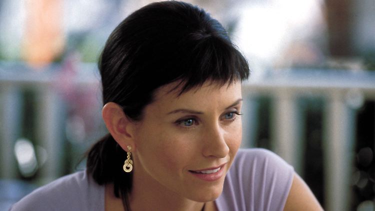 Ärgert sich bis heute über diesen Pony: Courteney Cox.