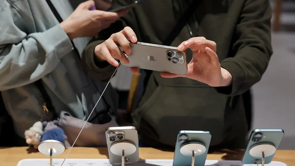 2024-09-20T042528Z-1488226375-RC204AAK6M8F-RTRMADP-3-APPLE-CHINA