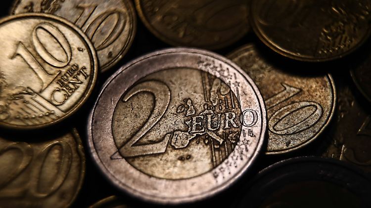 Insgesamt stiegen die Ausgaben auf 1306,6 Milliarden Euro.