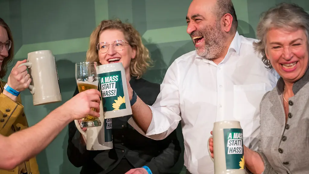 Beim-Politischen-Aschermittwoch-war-die-Welt-der-Gruenen-noch-weitgehend-in-Ordnung-nun-hat-die-Bundesspitze-der-Partei-wegen-der-schlechten-Wahlergebnisse-die-Notbremse-gezogen