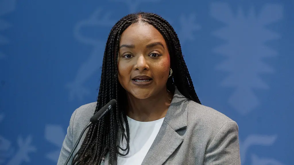 Fuer-Aminata-Toure-ist-der-Rueckzug-der-Gruenen-Spitze-eine-richtige-Entscheidung