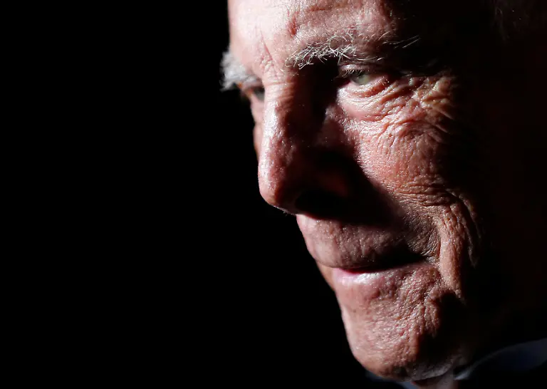 2017-09-24T205138Z-1305875421-RC1255D99EC0-RTRMADP-3-FASHION-MILAN