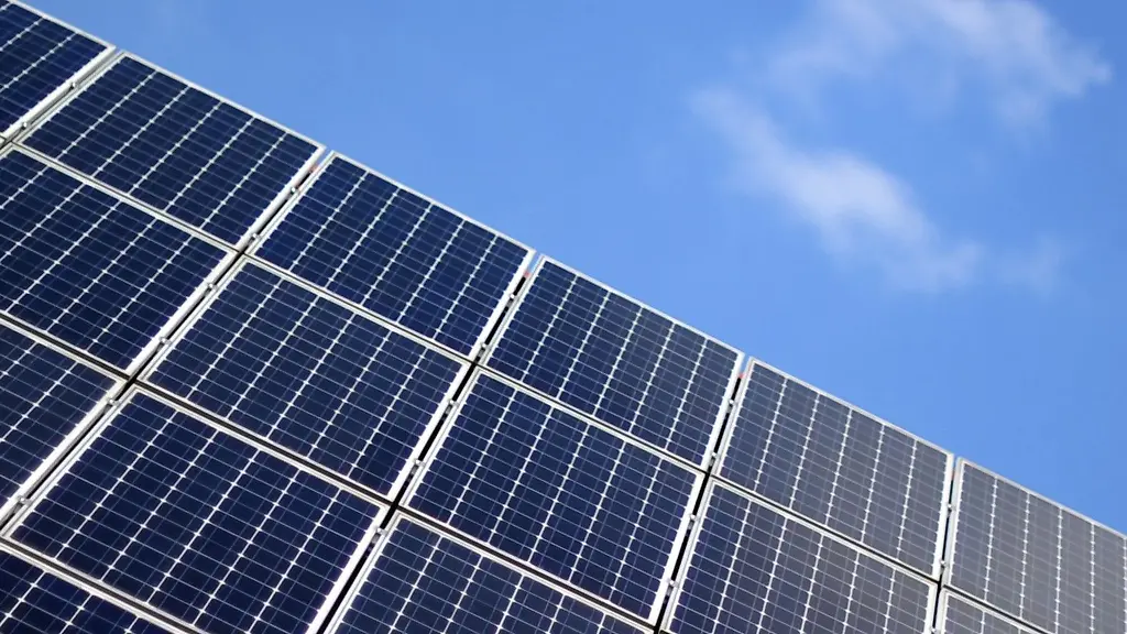Hamburg-plant-bis-zum-kommenden-Jahr-weitere-64-Solaranlagen-auf-den-Schuldaechern-der-Stadt-62-seien-bereits-in-Betrieb-oder-im-Bau-Ziel-sei-alle-rund-460-Schulstandorte-mit-Photovoltaikanlagen-auszustatten