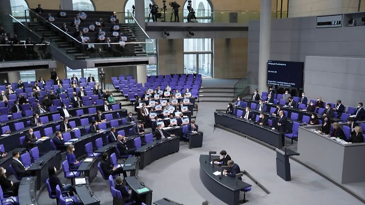 Politische Demonstrationen dieser Art sind im Bundestag nicht gestattet.