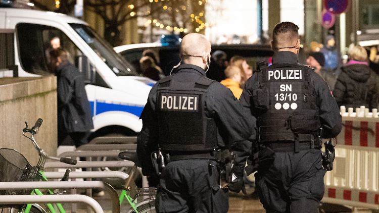 Bei der Radikalisierung der Corona-Protestbewegung sei Deutschland noch nicht "über den Berg", so Kramer.