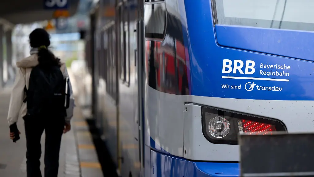 Betroffen-von-der-Stoerung-waren-Zuege-vom-Muenchner-Hauptbahnhof-in-Richtung-Osten
