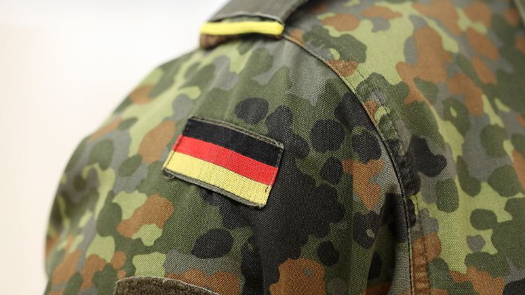 Gegen zwei Bundeswehrsoldaten aus dem bayerischen Bad Reichenhall wird nun ermittelt. Sie hatten sich Befehlen widersetzt und die verpflichtende Impfung abgelehnt. 