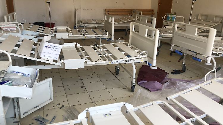 Ein Krankenhaus wurde bei einem Angriff zerstört. Ärzte können Patienten kaum noch versorgen.