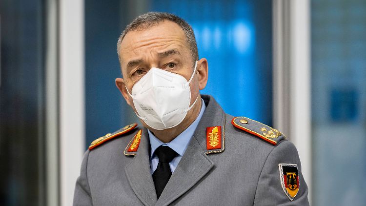 "Sobald es irgendwo eng wird, muss ich priorisieren", sagt Generalmajor Breuer angesichts der angespannten Test-Situation.