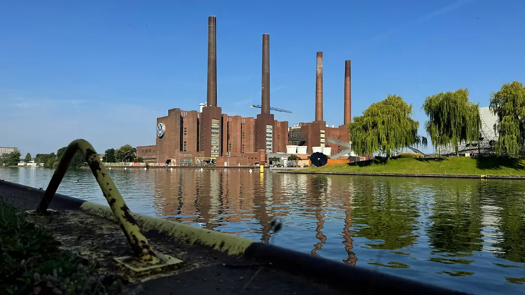 2024-09-06T105611Z-1983017247-RC2KT9AZQAIT-RTRMADP-3-GERMANY-ECONOMY-VOLKSWAGEN