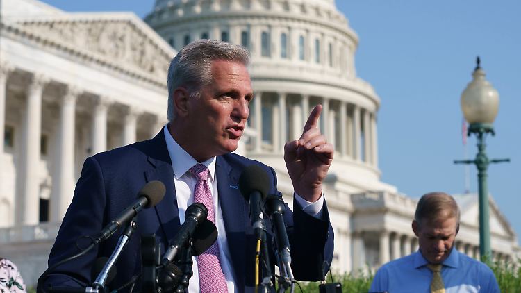 Kevin McCarthy führt die Republikaner im US-Repräsentantenhaus an.