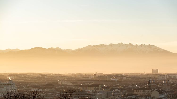 Die Luftqualität, wie hier in Turin, im Schatten der Alpen  könnte besser sein.