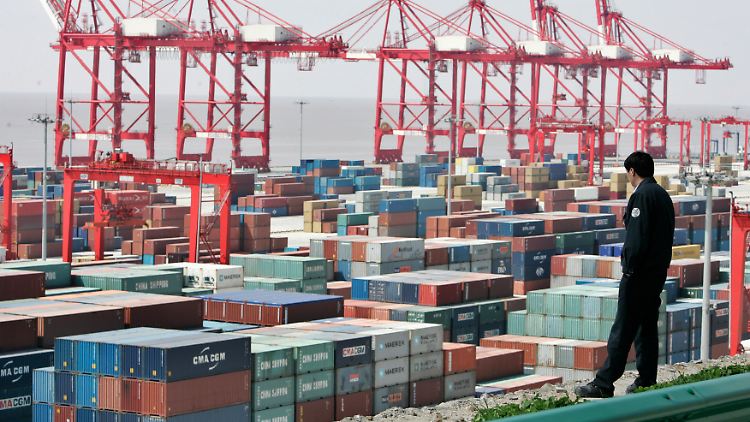 Der Tiefwasserhafen Yangshan südlich von Schanghai: Omikron-Ausbrüche in Chinas Häfen verursachen eine neue Container-Stauwelle. 