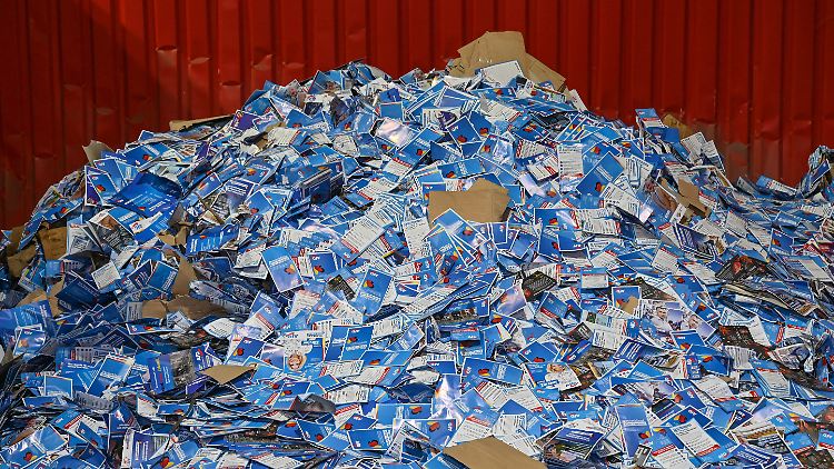 Nach Angaben der Künstlergruppe wurden rund 30 Tonnen Werbematerial vernichtet.
