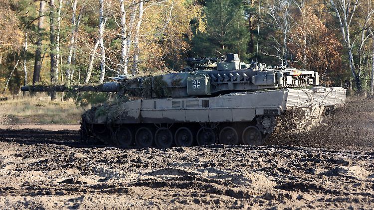 Bei den Kampfpanzern der Bundeswehr, wie dem Leopard, sieht die Einsatzbereitschaft verhältnismäßig gut aus. Bei Helikoptern dagegen weniger.