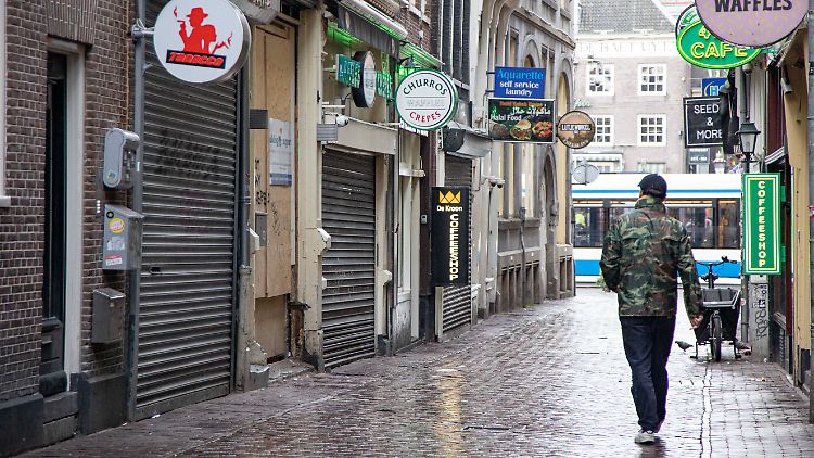 Im sonst so belebten Amsterdam sind derzeit alle Geschäfte geschlossen.