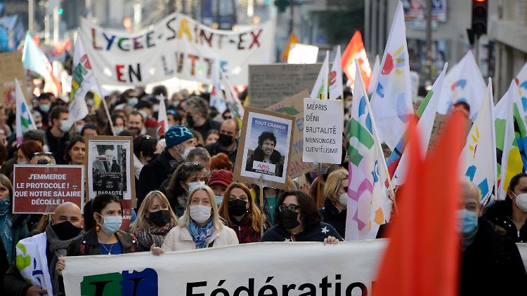 Lehrer, Schülern und Eltern sind sauer über die Schulpolitik in der Pandemie. Im Zentrum der Kritik steht Bildungsminister Blanquer. 