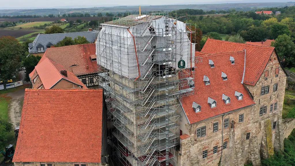 Bis-zum-Sommer-kommenden-Jahres-soll-die-Burg-Weissensee-eine-neue-Turmhaube-haben