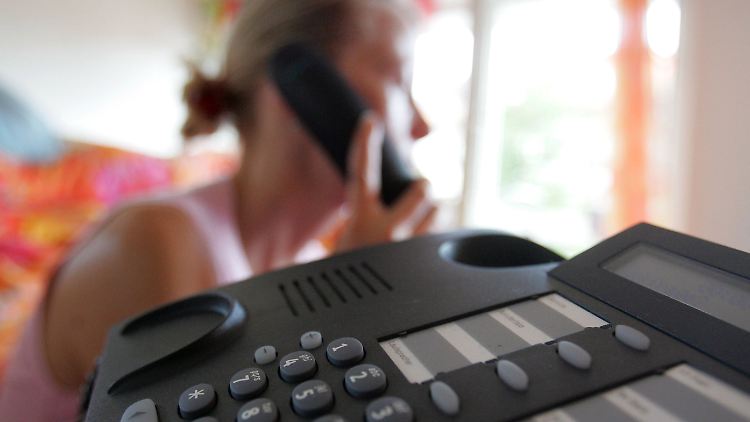 Besonders bei Festnetznummern, die im Telefonbuch stehen, sind die Werbeanrufe ein häufiges und wiederkehrendes Problem.