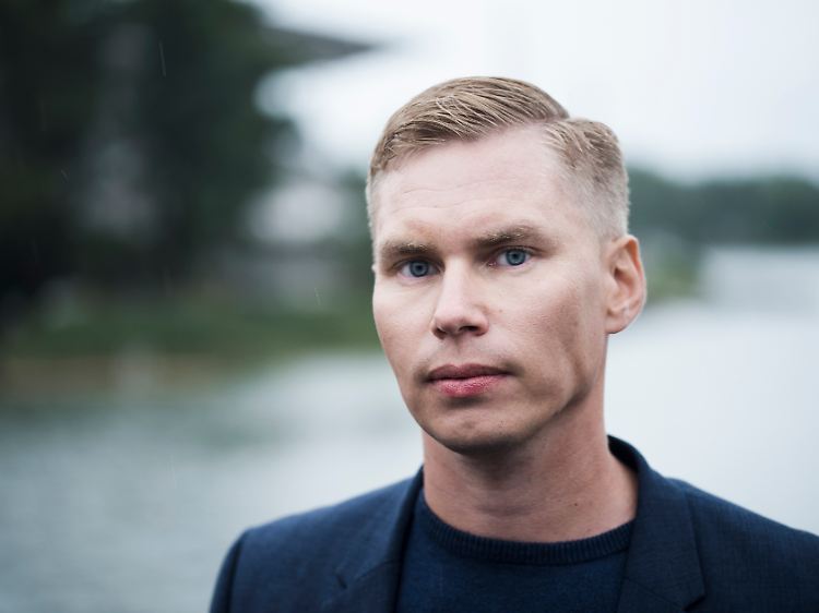 Arttu Tuominen ist Bestsellerautor und arbeitet auch als Ingenieur für Umwelttechnik. Er lebt mit seiner Familie in Pori.