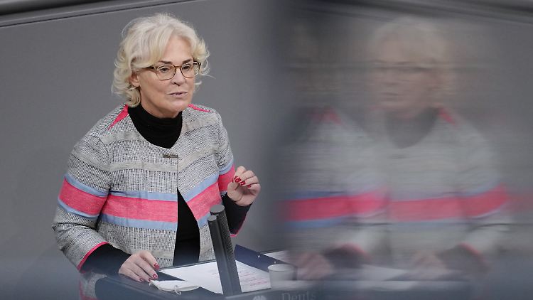  "Die staatliche Souveränität unserer östlichen Nachbarn ist unantastbar", sagte Lambrecht mit Blick auf die Ukraine.