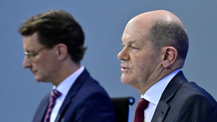 In der Bund-Länder-Runde treffen Kanzler Scholz und NRW-Ministerpräsident Wüst regelmäßig aufeinander.