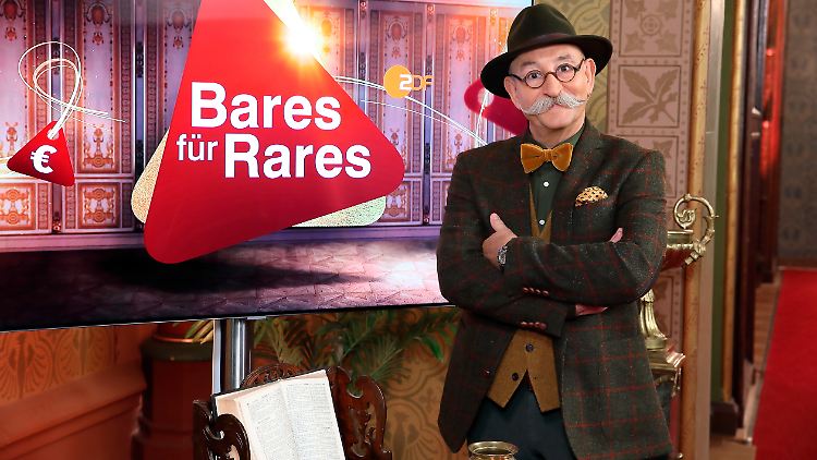 Mit der Sendung "Bares für Rares" feiert er inzwischen große Erfolge.