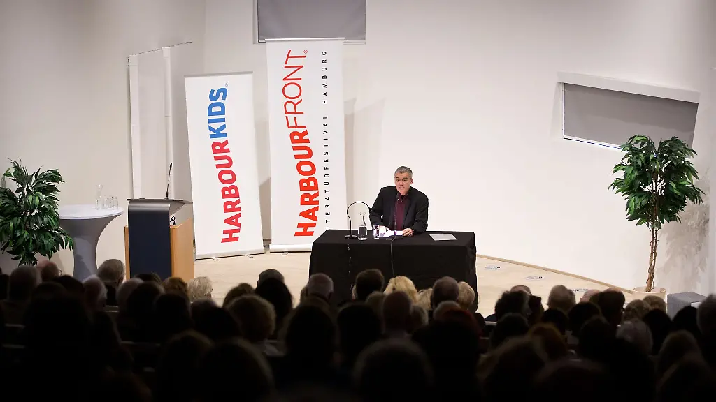 Seit-2009-kamen-280-000-Besucher-zum-Harbour-Front-Literaturfestival