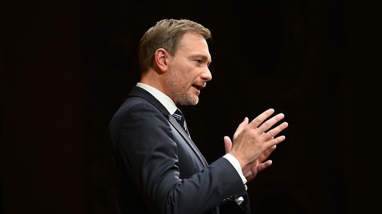"Wir haben uns während der Pandemie an hohe Staatsleistungen gewöhnt", sagt Finanzminister Christian Lindner.