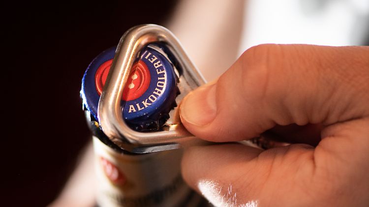 Schon ein Monat ohne Alkohol kann Organe wie die Leber entlasten - zumindest kurzfristig.
