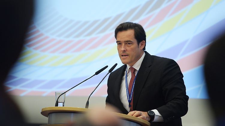 DIHK-Chef Volker Treier plädiert dafür, die Funktionsfähigkeit der von den USA blockierten Welthandelsorganisation (WTO) wiederherzustellen.