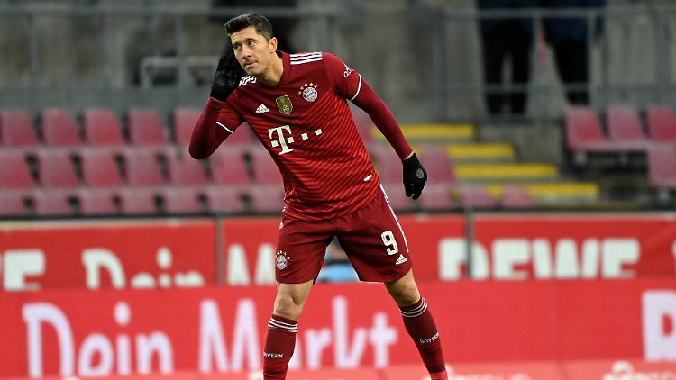 Robert wer? Der dreifache Lewandowski, richtig!