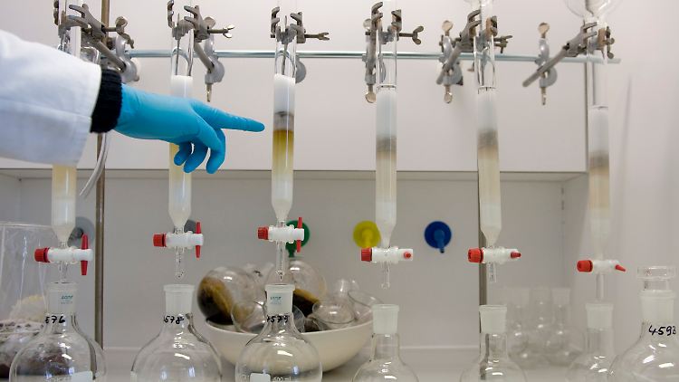 Eine Dioxin-Untersuchung im Labor ist aufwendig, teuer und dauert lange.