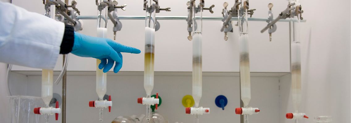 Eine Dioxin-Untersuchung im Labor ist aufwendig, teuer und dauert lange.