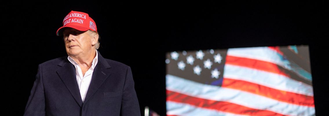 2022-01-16T025304Z_1241307132_RC220S95NR9Z_RTRMADP_3_USA-TRUMP.JPG