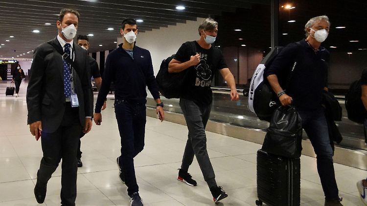 Bilder vom Flughafen von Melbourne: Kurz darauf hob der Flieger mit dem serbischen Tennisstar Novak Djokovic an Bord ab.