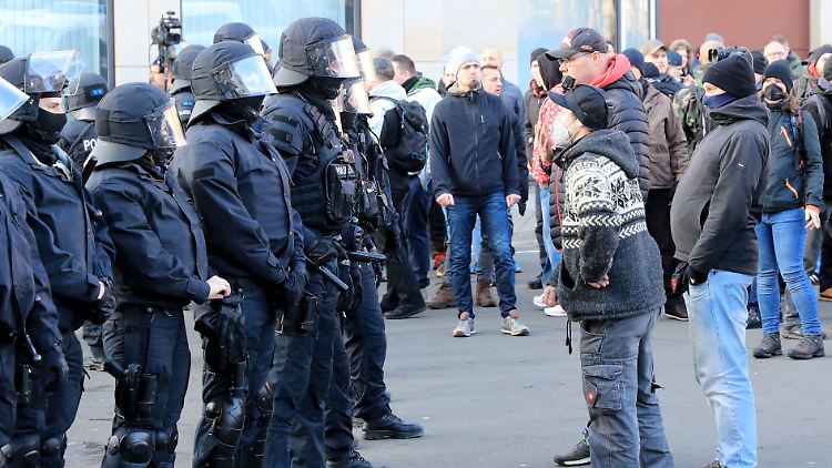 Corona-Demonstration in Magdeburg: "Politische Einstellungen und Haltungen werden oft vererbt", so Schneider.