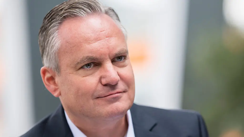 Der-Ingolstaedter-Oberbuergermeister-Christian-Scharpf-SPD-will-im-kommenden-Jahr-sein-Amt-aufgeben-und-nach-Muenchen-gehen-Mehrere-Kandidaten-haben-Interesse-fuer-seine-Nachfolge-angemeldet