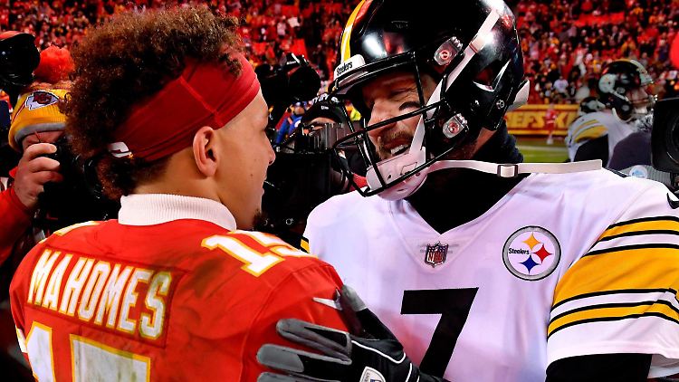 Patrick Mahomes verabschiedet sich von Ben Roethlisberger.