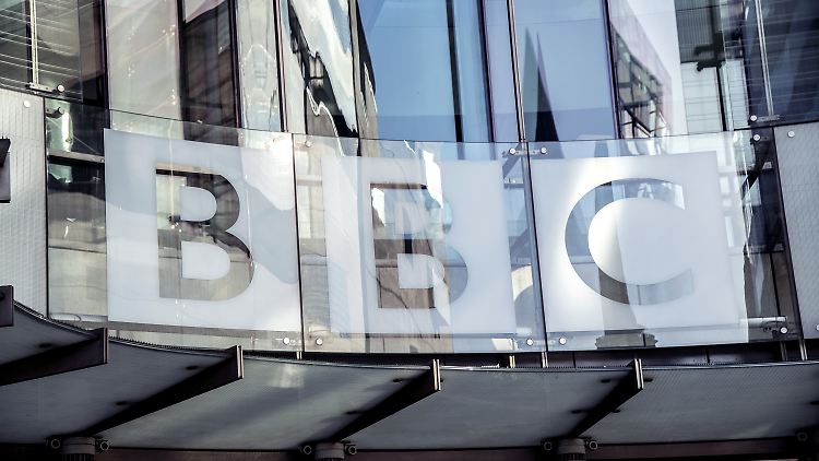 Die Regierungspläne würden die BBC massiv treffen - Tausende Stellen fielen wohl weg.