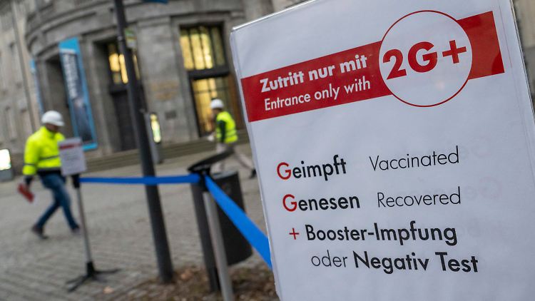 An vielen Orten gilt inzwischen 2G plus - also geimpft, genesen und Booster-Impfung oder negativ getestet.