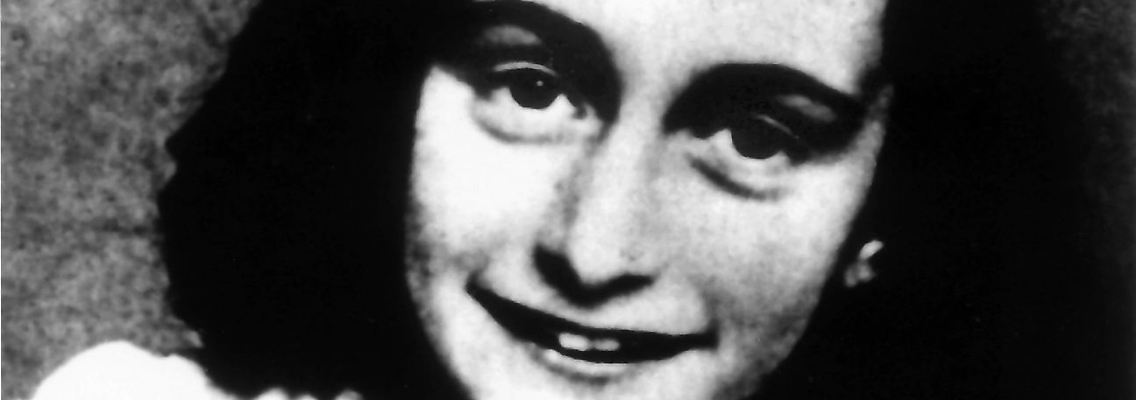 Das jüdische Mädchen Anne Frank, das durch ihre Tagebuchaufzeichnungen im Versteck ihrer Familie in Amsterdam (Niederlande) während des Zweiten Weltkriegs bekannt wurde.