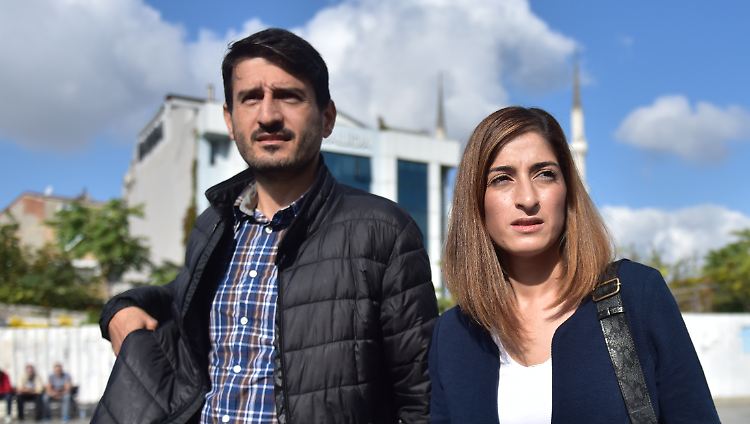 Wegen Terrorpropaganda angeklagt: Mesale Tolu und ihr Ehemann Suat Corlu werden freigesprochen. (Archivbild).