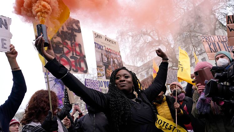 "Kill the Bill" fordern die Menschen, die gegen das geplante Polizeigesetz auf die Straße gehen.