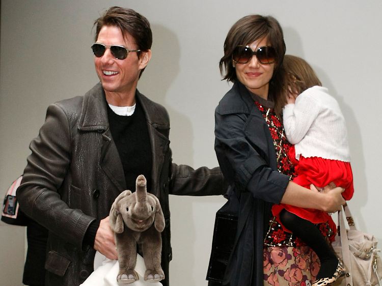 Suri Cruise im Alter von knapp drei Jahren. Schämt sie sich hier bereits für den Look ihrer Mutter?
